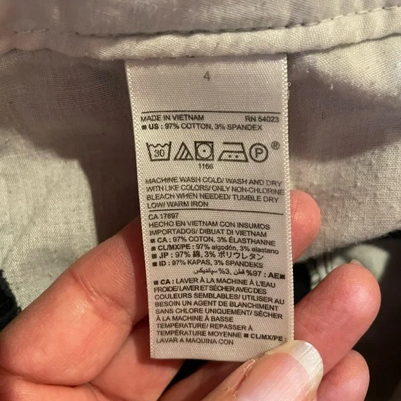 Old Navy Black Shorts, Size‎ 4 - Picture 4 of 8